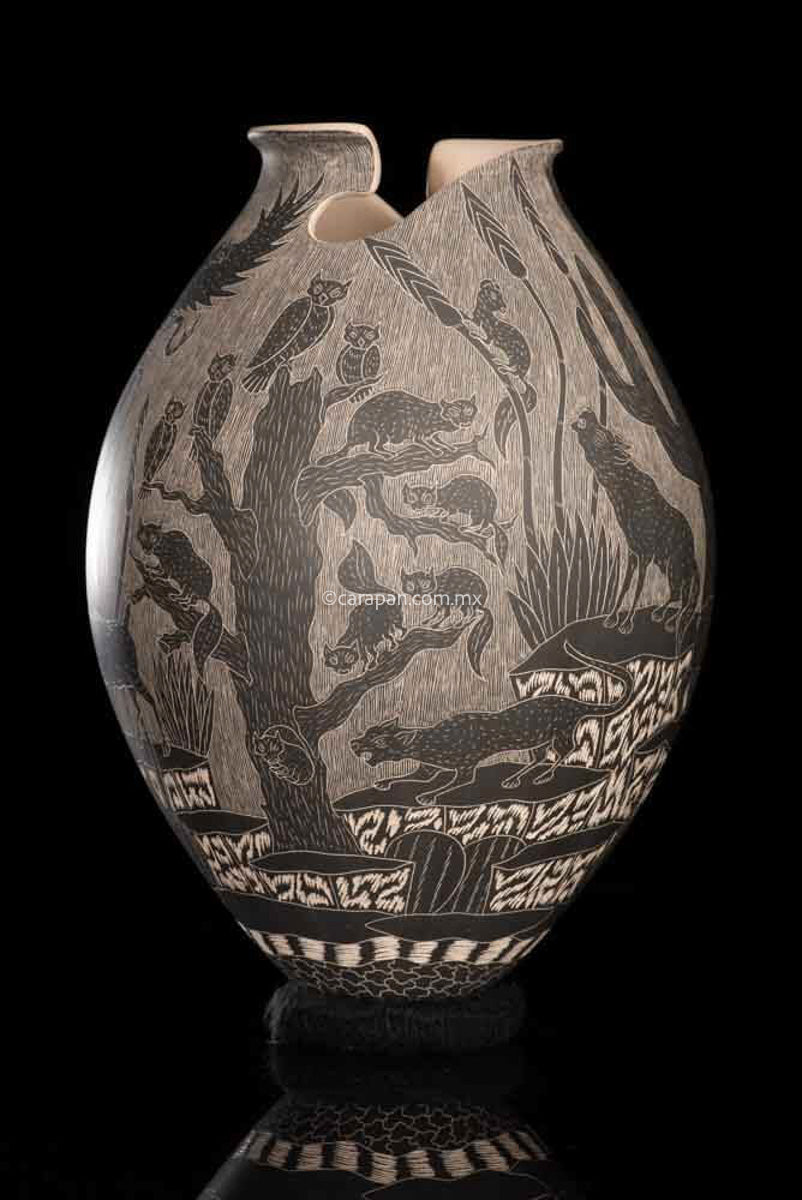 Mata Ortiz Ceramic Pot with desert and mountain animals in black over beige crafted with sgraffito technique.