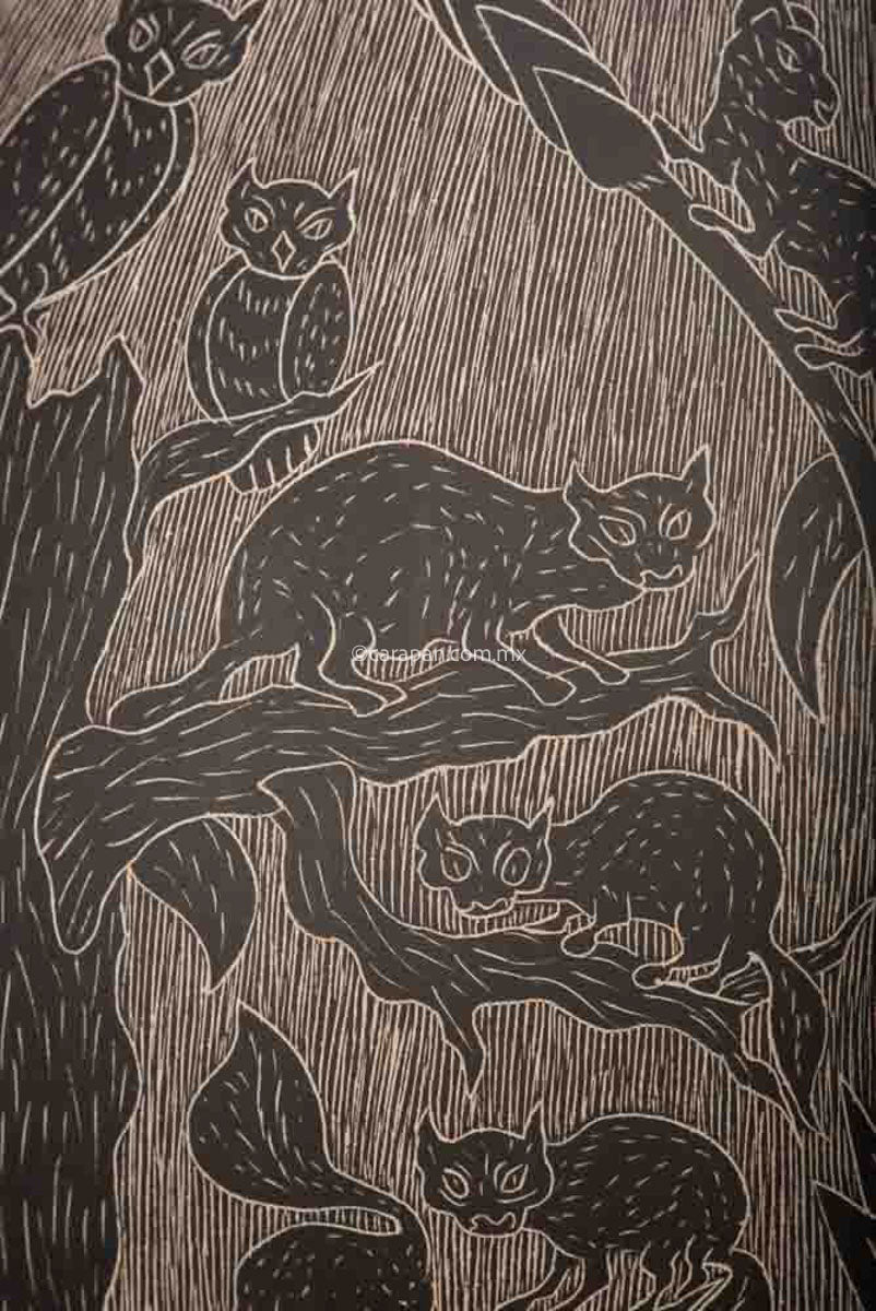 Mata Ortiz Pot With Etched Animals in Black Over Beige