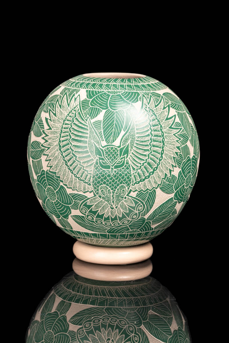 Mata Ortiz  Beige Pot With Teal Owl