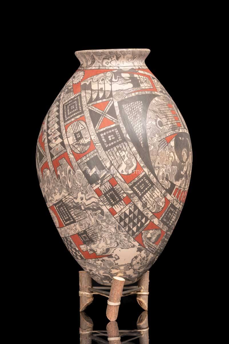 Mata Ortiz Marbled Pot Decorated with Geometric Patterns