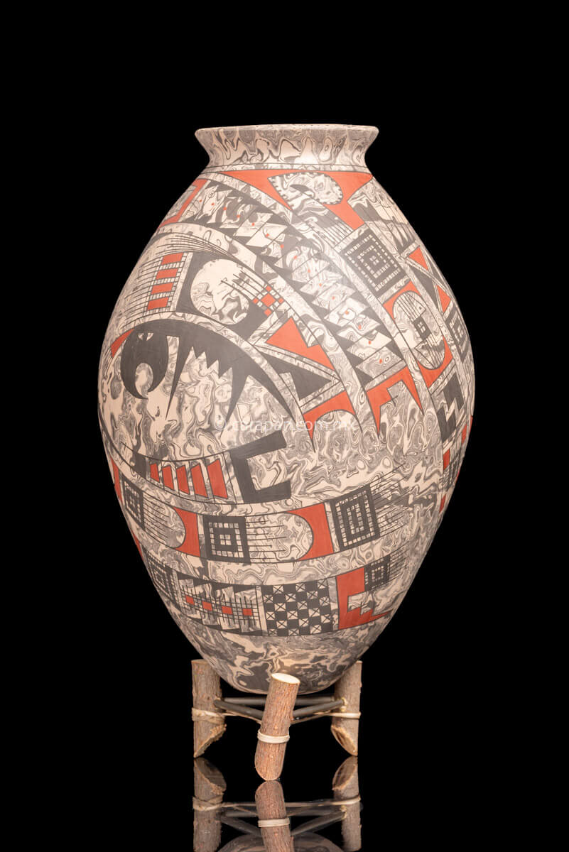 Mata Ortiz Marbled Pot Decorated with Geometric Patterns