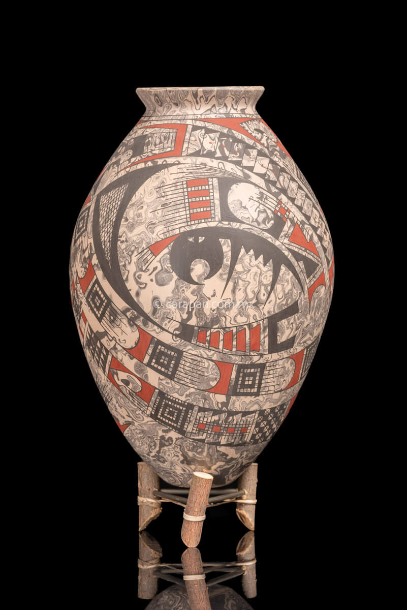 Mata Ortiz Marbled Pot Decorated with Geometric Patterns