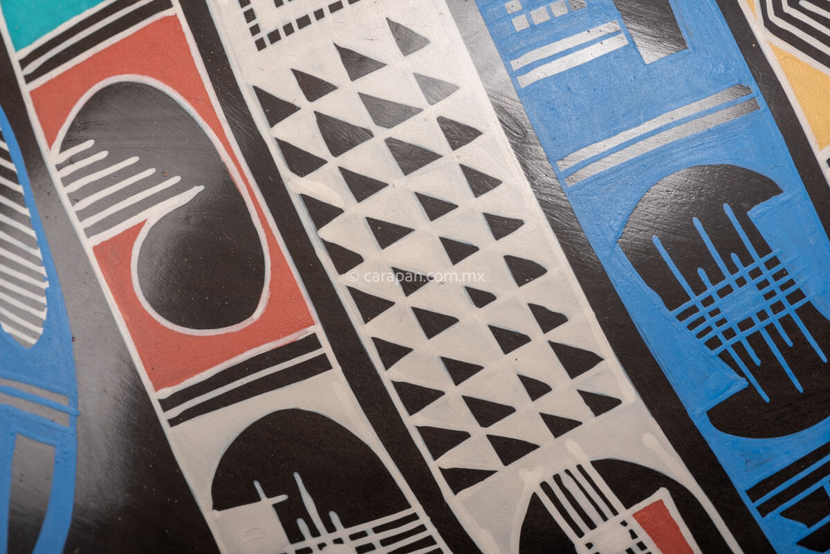 Mata Ortiz Ceramic Spheric Pot Zoom