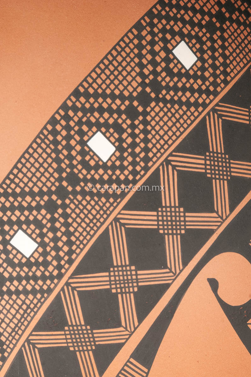 Mata Ortiz Orange Potith Decorated W a Snake in black & Beige on a marbled clay ring base