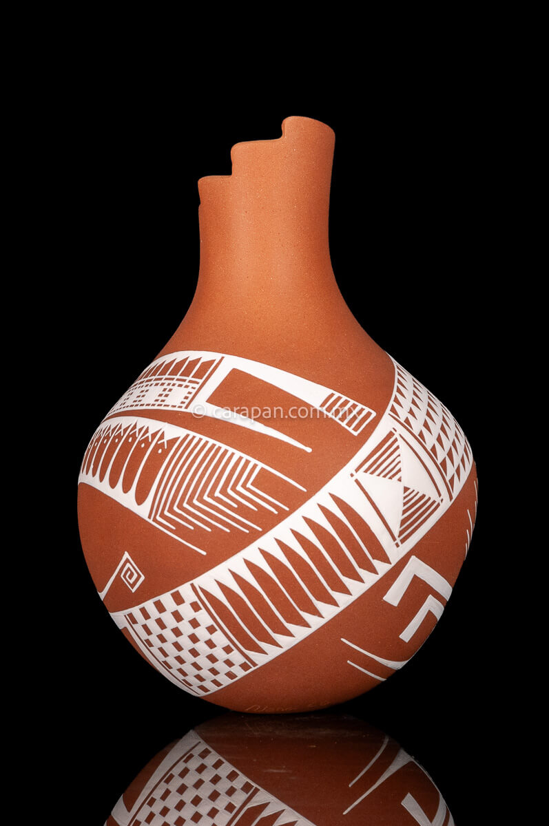 Orange Pot decorated with beige patterns