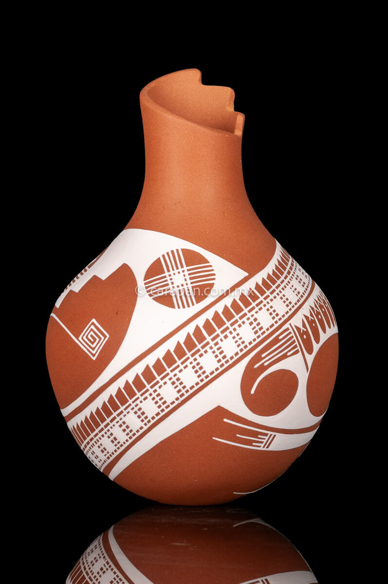 Orange Pot decorated with beige patterns