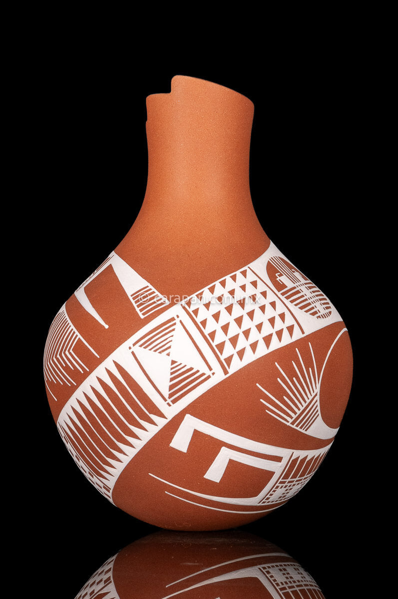 Orange Pot decorated with beige patterns