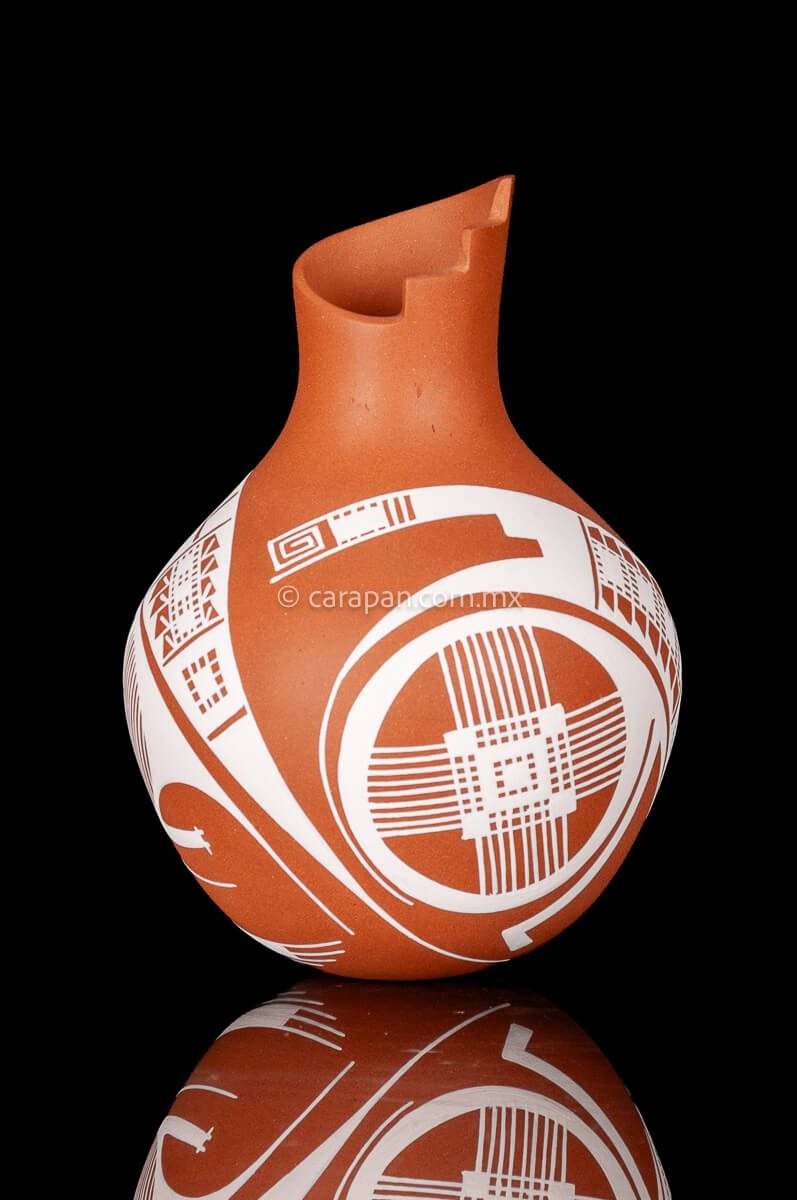 Orange Mata Ortiz Pot decoraated with beige patterns