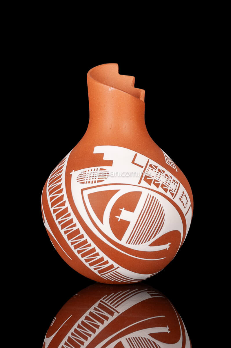 Orange Mata Ortiz Pot decoraated with beige patterns