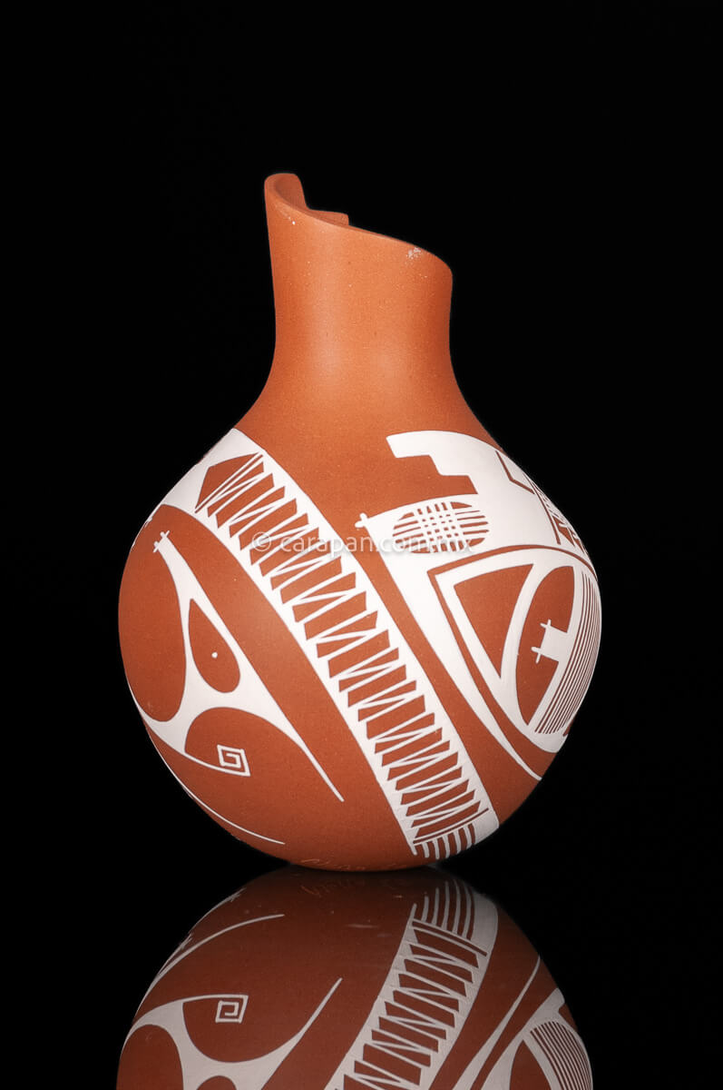 Orange Mata Ortiz Pot decoraated with beige patterns