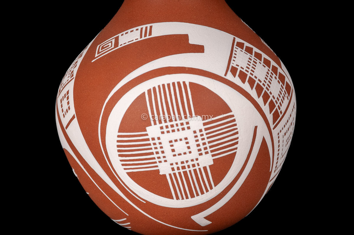 Orange Mata Ortiz Pot decorated with beige patterns