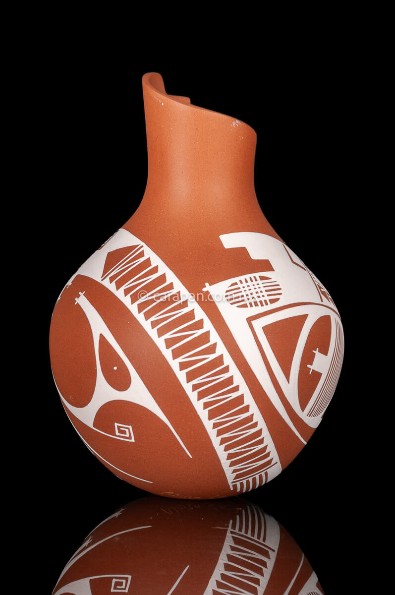 Orange Mata Ortiz Pot decoraated with beige patterns