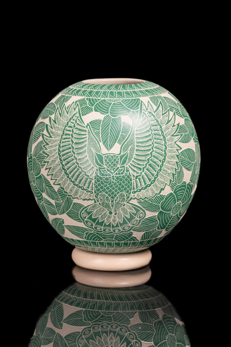 Mata Ortiz  Beige Pot With Teal Owl