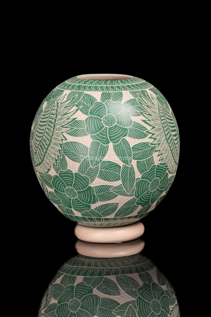 Mata Ortiz  Beige Pot With Teal Owl  Side