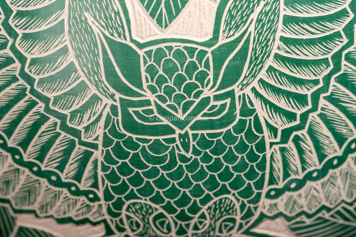 Mata Ortiz  Beige Pot With Teal Owl Detail