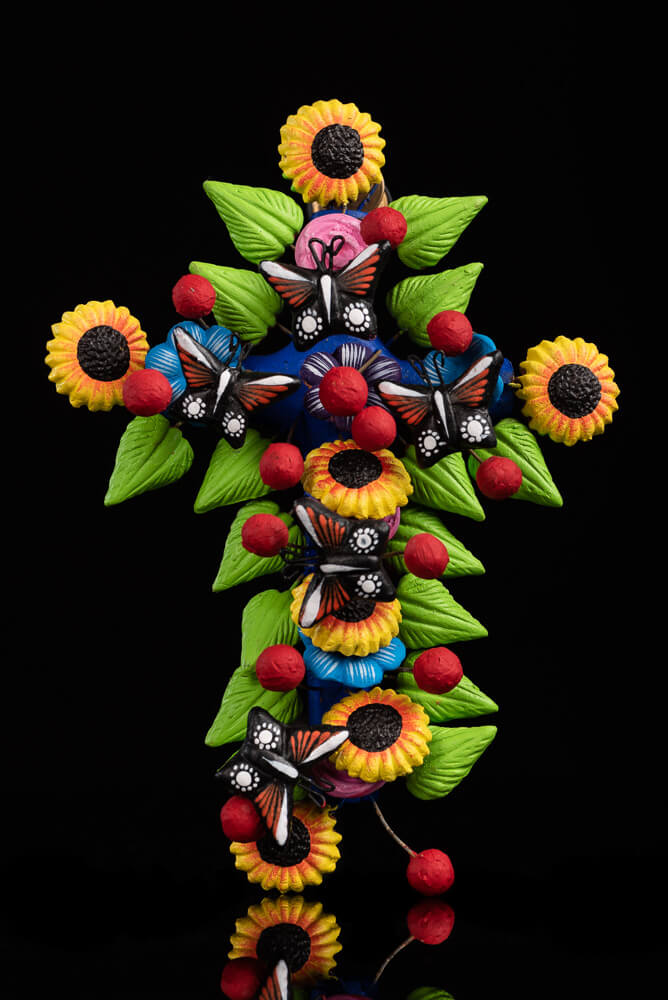 Clay-flowery-cross-metepec-pottery
