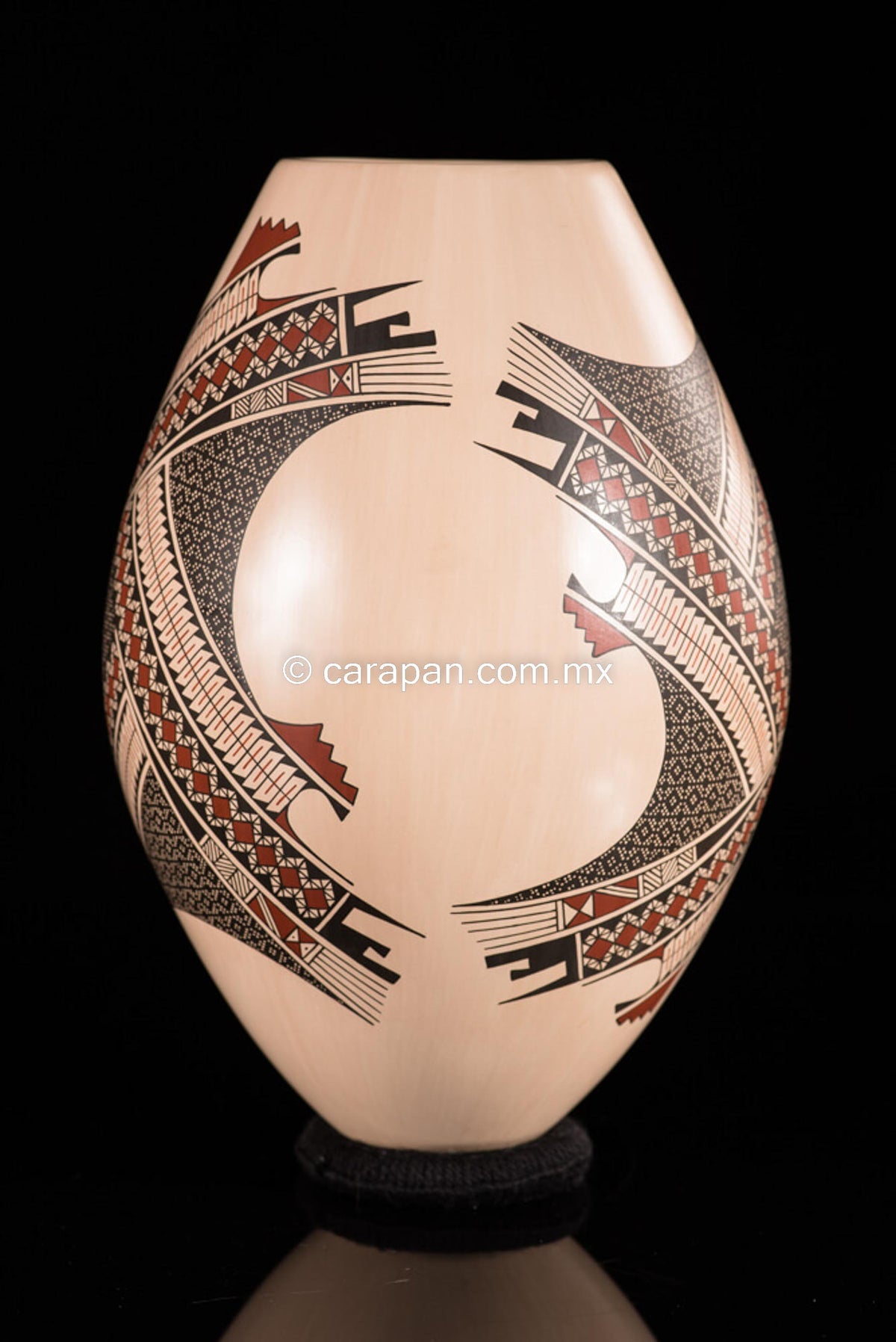 Mata-Ortiz-ceramic-pot-beige-geometric-patterns-