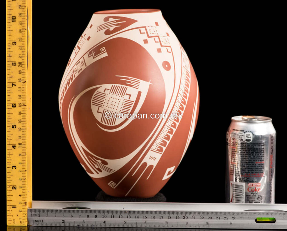 Mata-Ortiz-ceramic-pot-beige-orange-Tavo-Silveira-