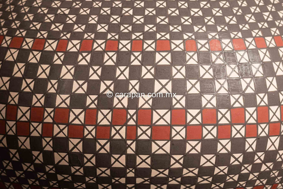 Mata-ortiz-small-pot-with-square-pattern