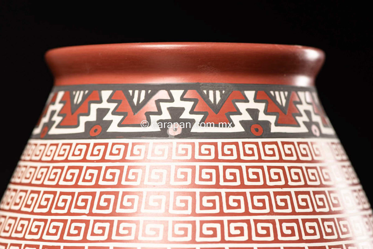 Mata ortiz Pot orange Background beige Pattern