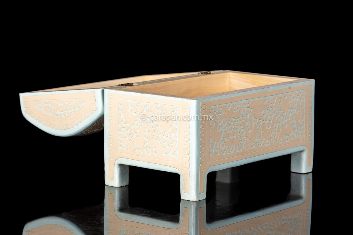 Beige Over White Lacquered wood Box