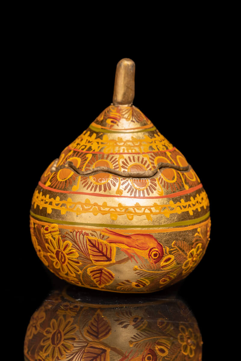 Small Jewelbox by Chico Coronel. Lacquered gourd with gold outlined work, flowers and birds painting