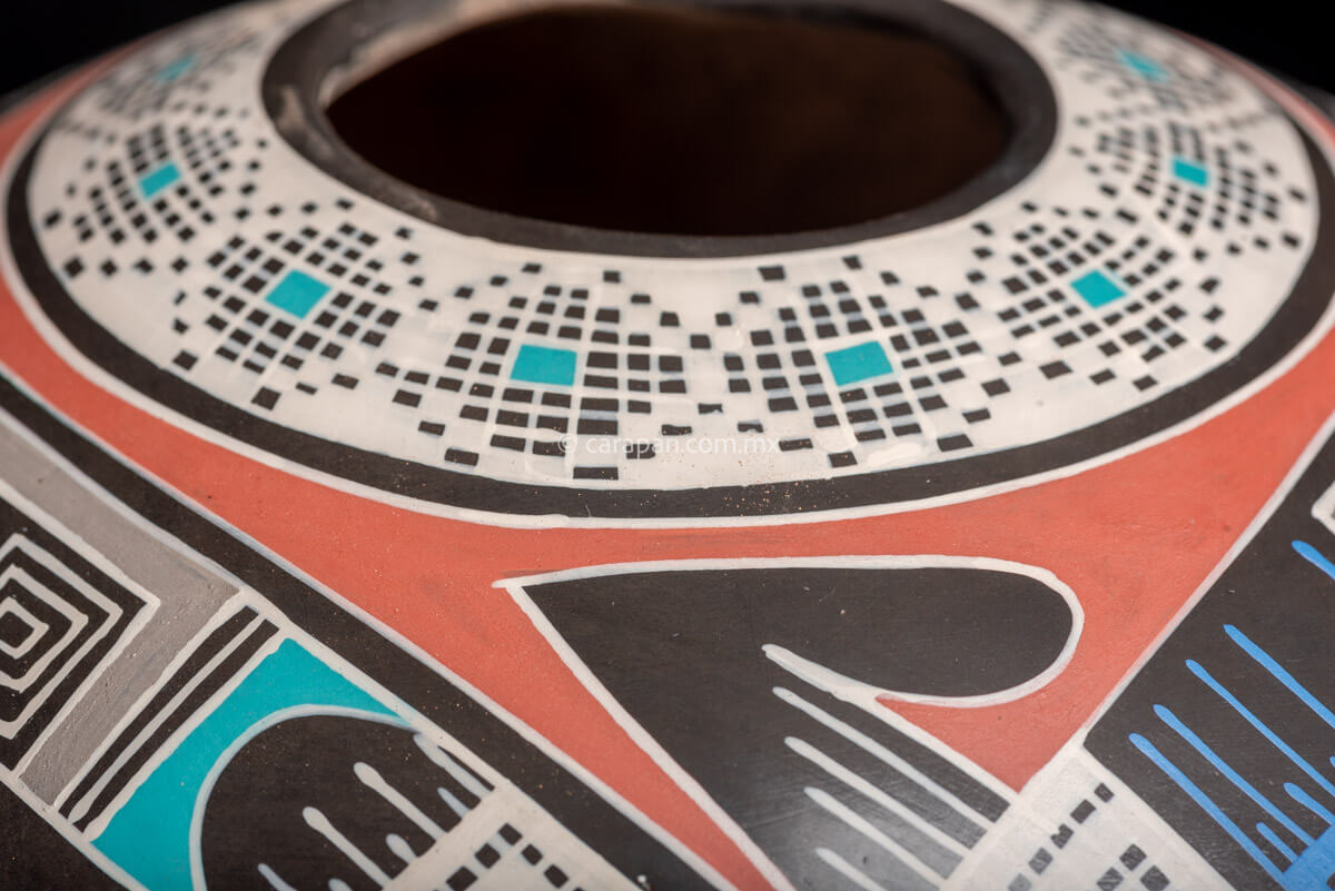 Mata Ortiz Ceramic Spheric Pot with Swirl Pattern detail
