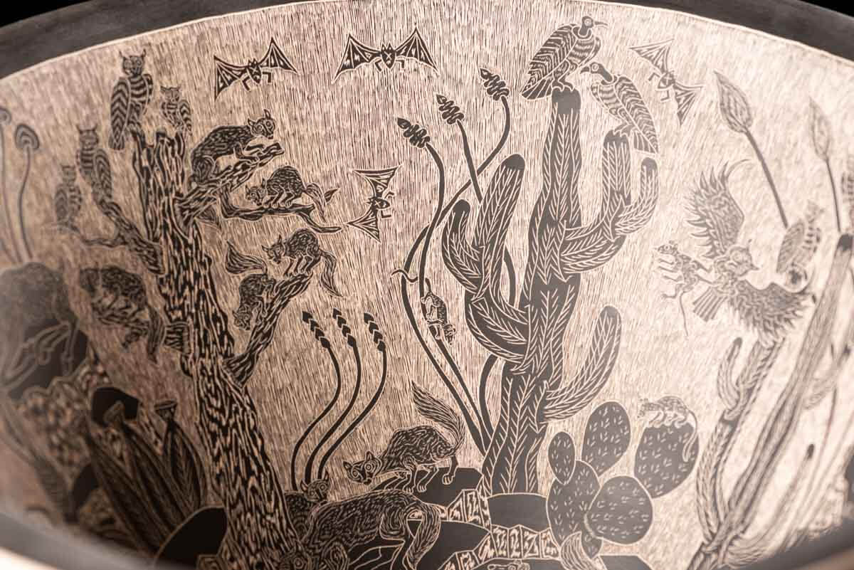 Mata Ortiz Ceramic pot with sgraffito technique