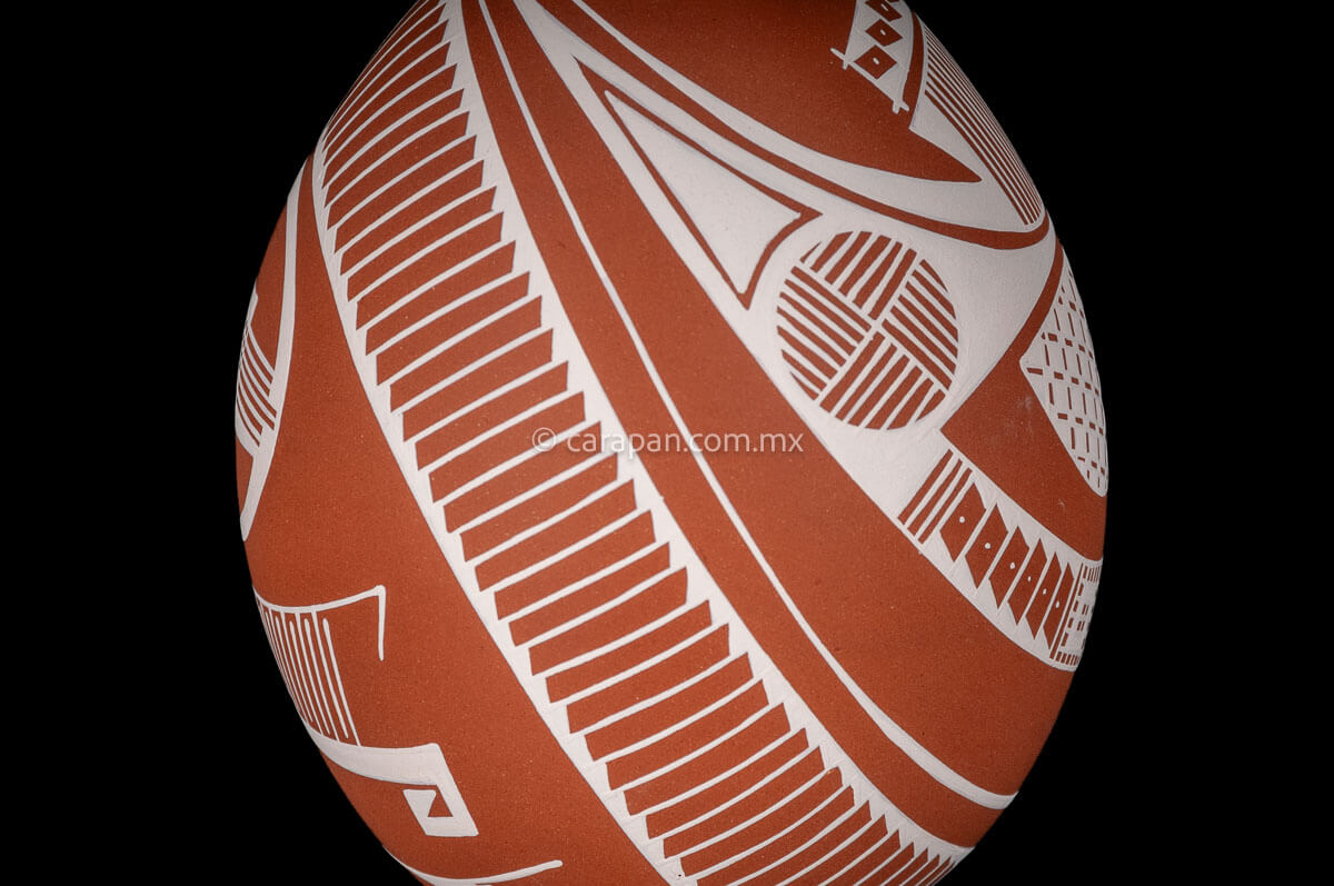 Mata Ortiz Pot Orange Clay with Geometric Pattern Stripe in beige