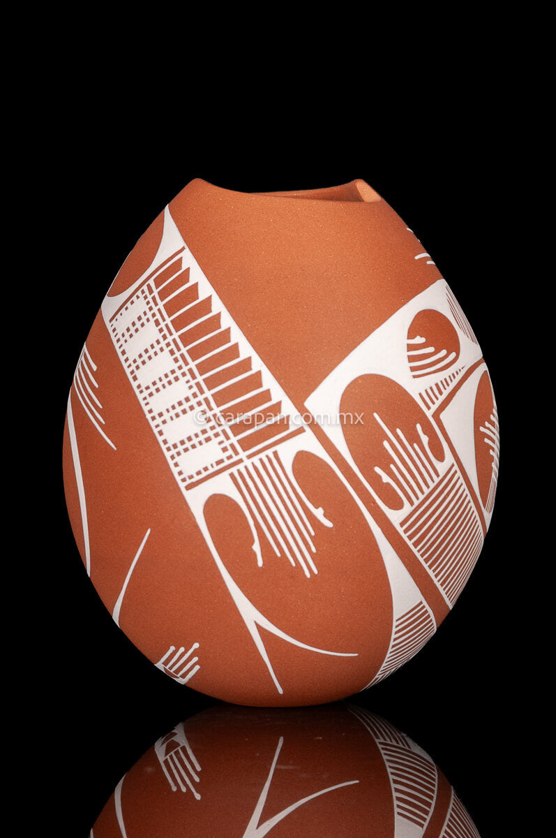 Mata Ortiz Pot Orange Clay with Geometric Pattern Stripe in beige