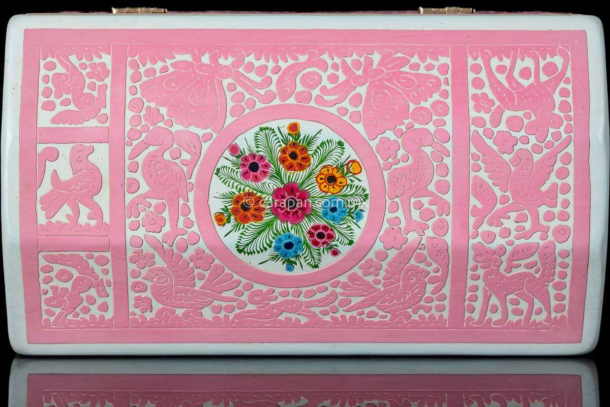  lacquered wood box decorated with an etched pink layer with birds over a white lacquer background 