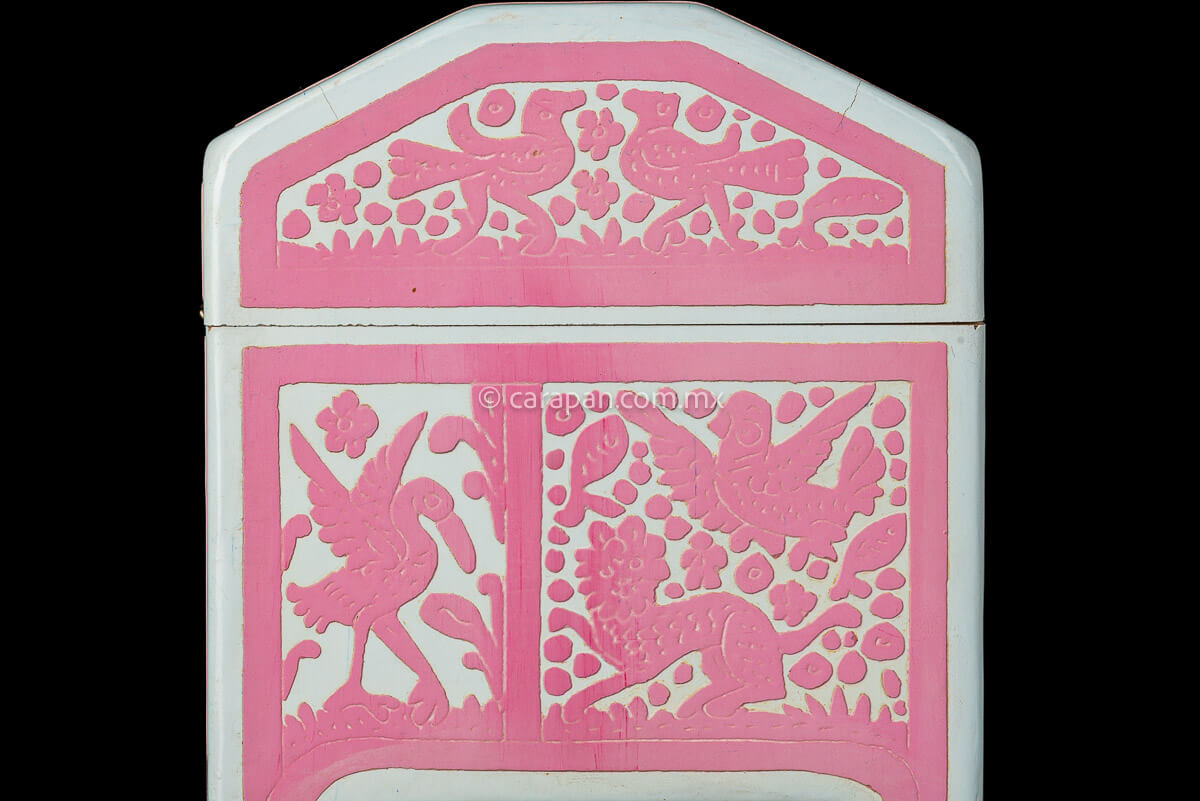  lacquered wood box decorated with an etched pink layer with birds over a white lacquer background 