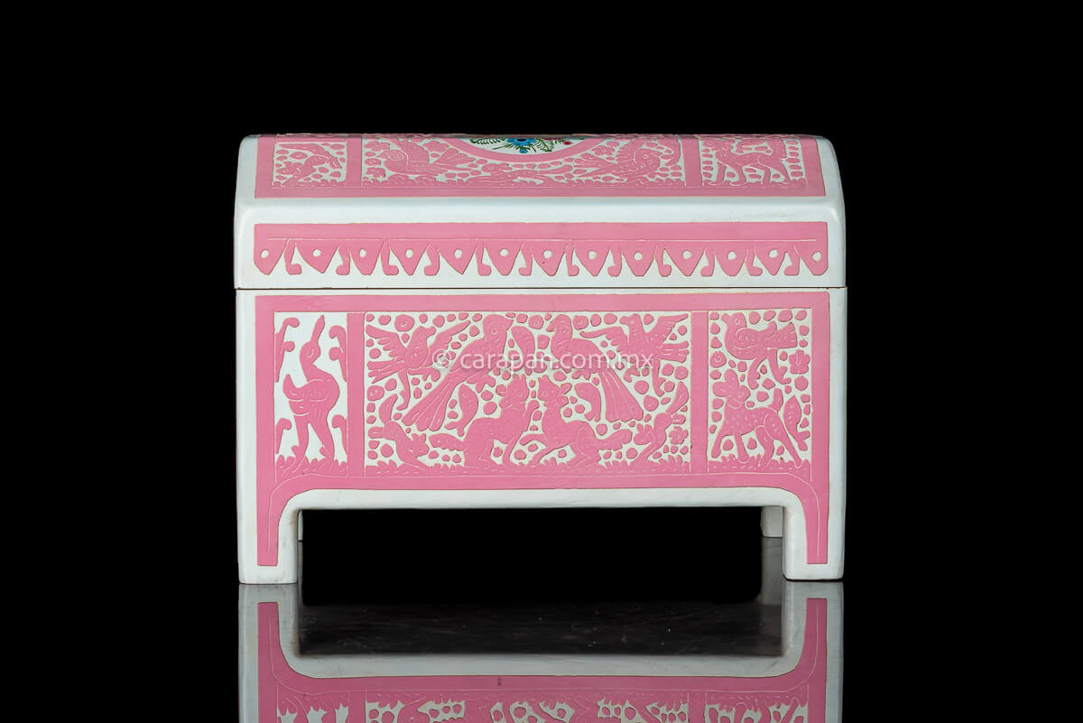  lacquered wood box decorated with an etched pink layer with birds over a white lacquer background 