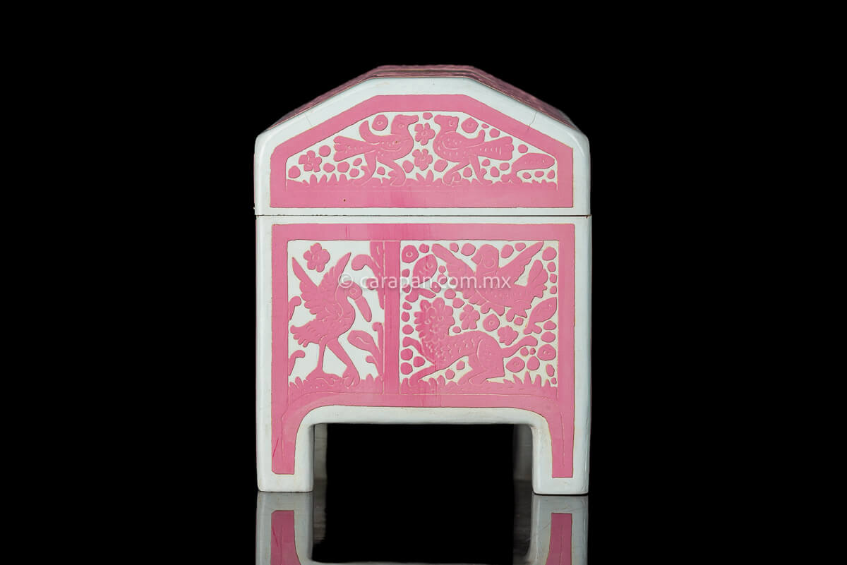  lacquered wood box decorated with an etched pink layer with birds over a white lacquer background 