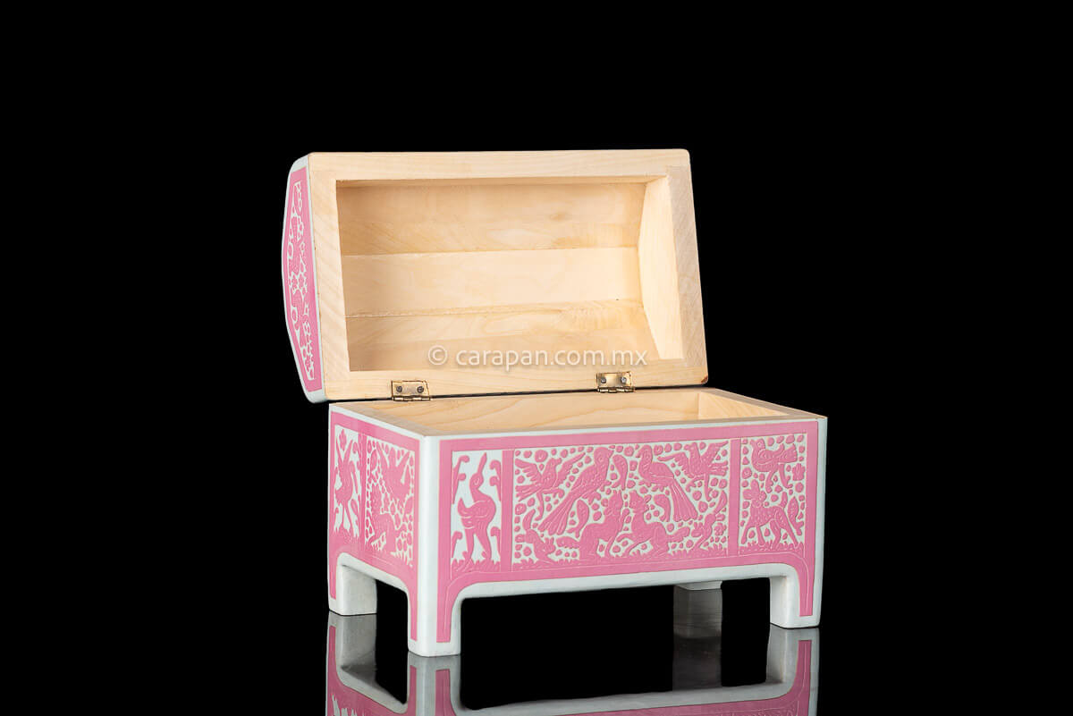  lacquered wood box decorated with an etched pink layer with birds over a white lacquer background 