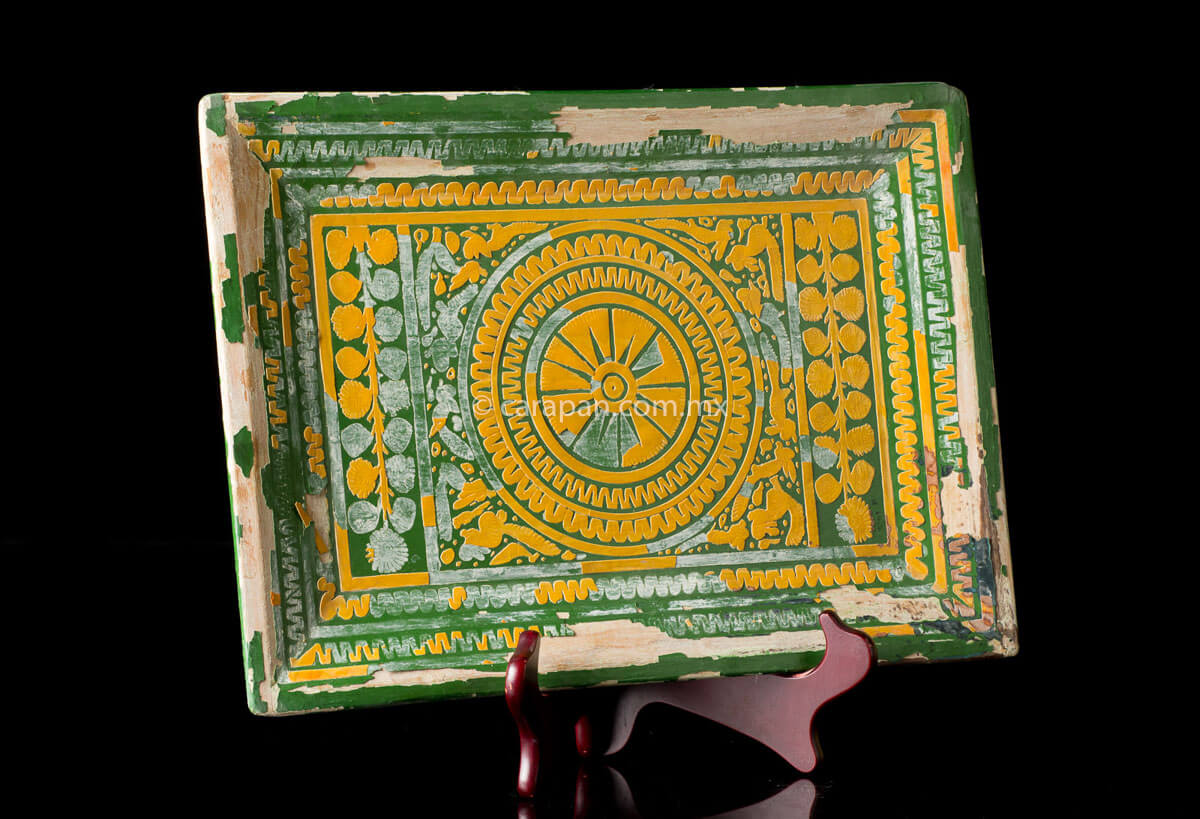 Vintage Lacquered Wood Tray with etched star shape in yellow over green background. Crafted in the 1960's in Olinalá Guerrero. Due to its vintage condition lacquer is peeled off in some areas.