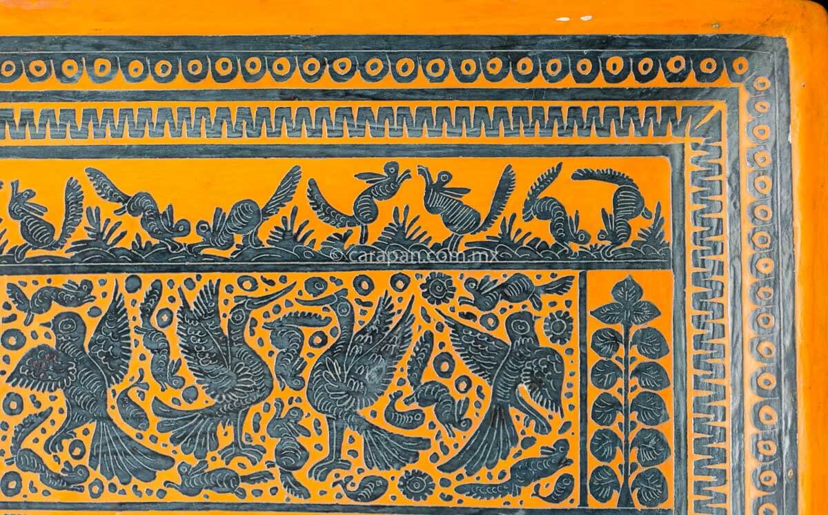 Vintage Lacquered wood tray with etched  birds & Squirrel in black over orange. Hand Crafted in the 60´s in Olinalá, Guerrero. Some parts of the lacquer are peeled off due to its vintage condition. 