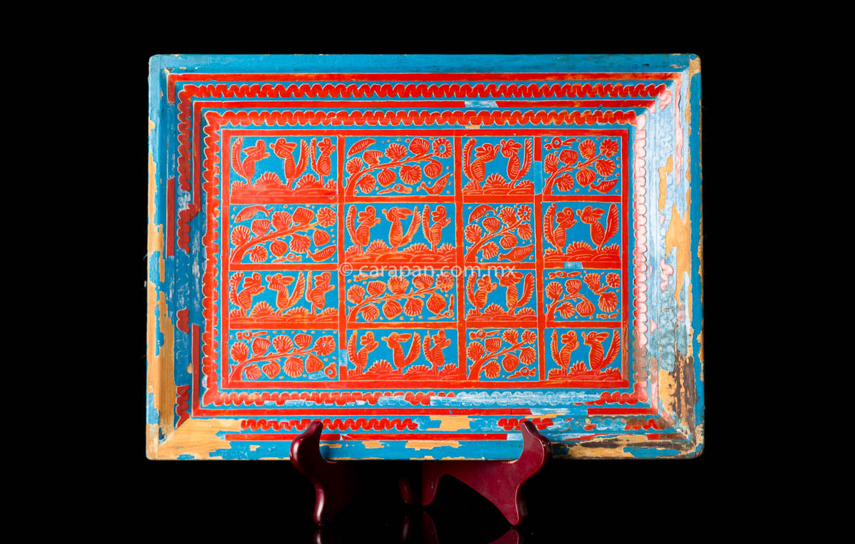 Vintage Lacquered Wood Tray with a grid with etched animals in red over blue. Crafted in the 1960's in Olinalá Guerrero. Due to its vintage condition lacquer is peeled off in some areas. 