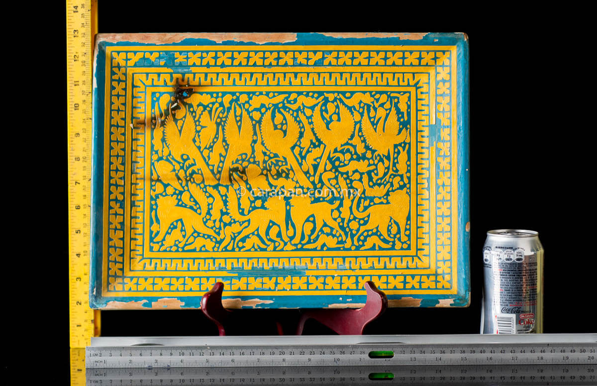 Vintage Lacquered wood tray with etched animals in pale yellow over turquoise blue. Hand Crafted in the 60´s in Olinalá, Guerrero. rulerss