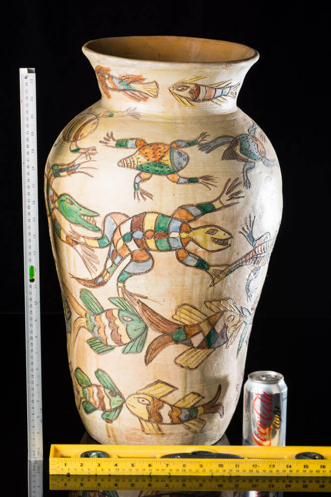 Ceramic pot with Fish & Lizards by Oaxacan Artist Dolores Porras Rulers