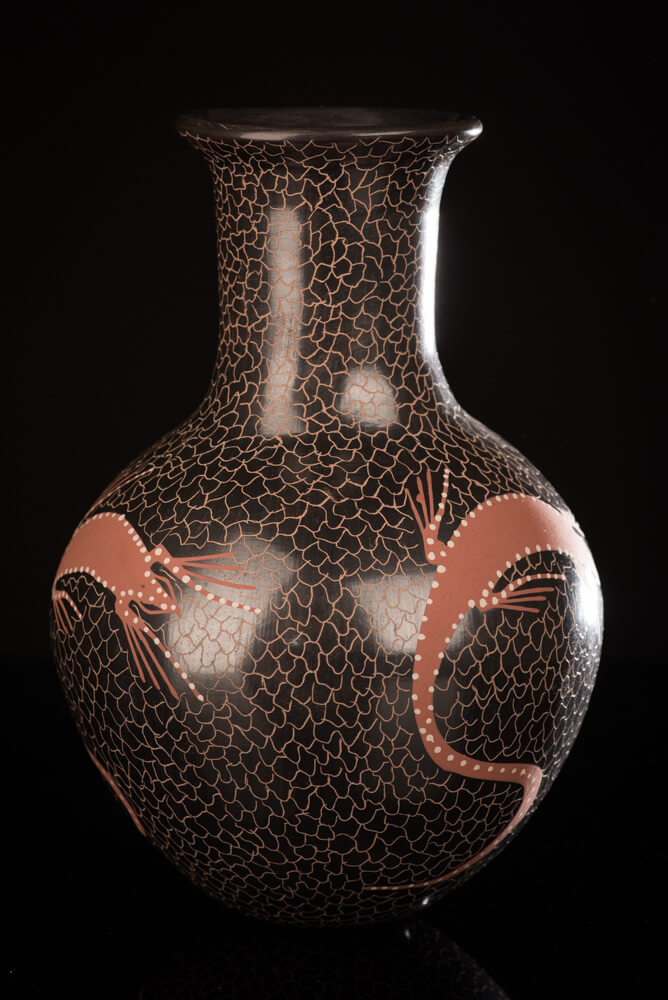 Mata-Ortiz-Ceramic-Pot-orange-lizard-Lucero-