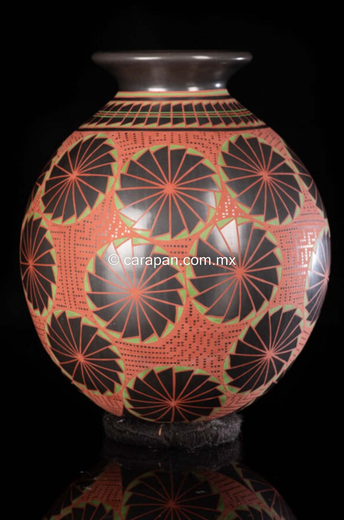Mata Ortiz Pot with Swirl Pattern