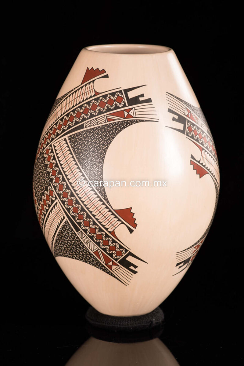 Mata-Ortiz-ceramic-pot-beige-geometric-patterns-