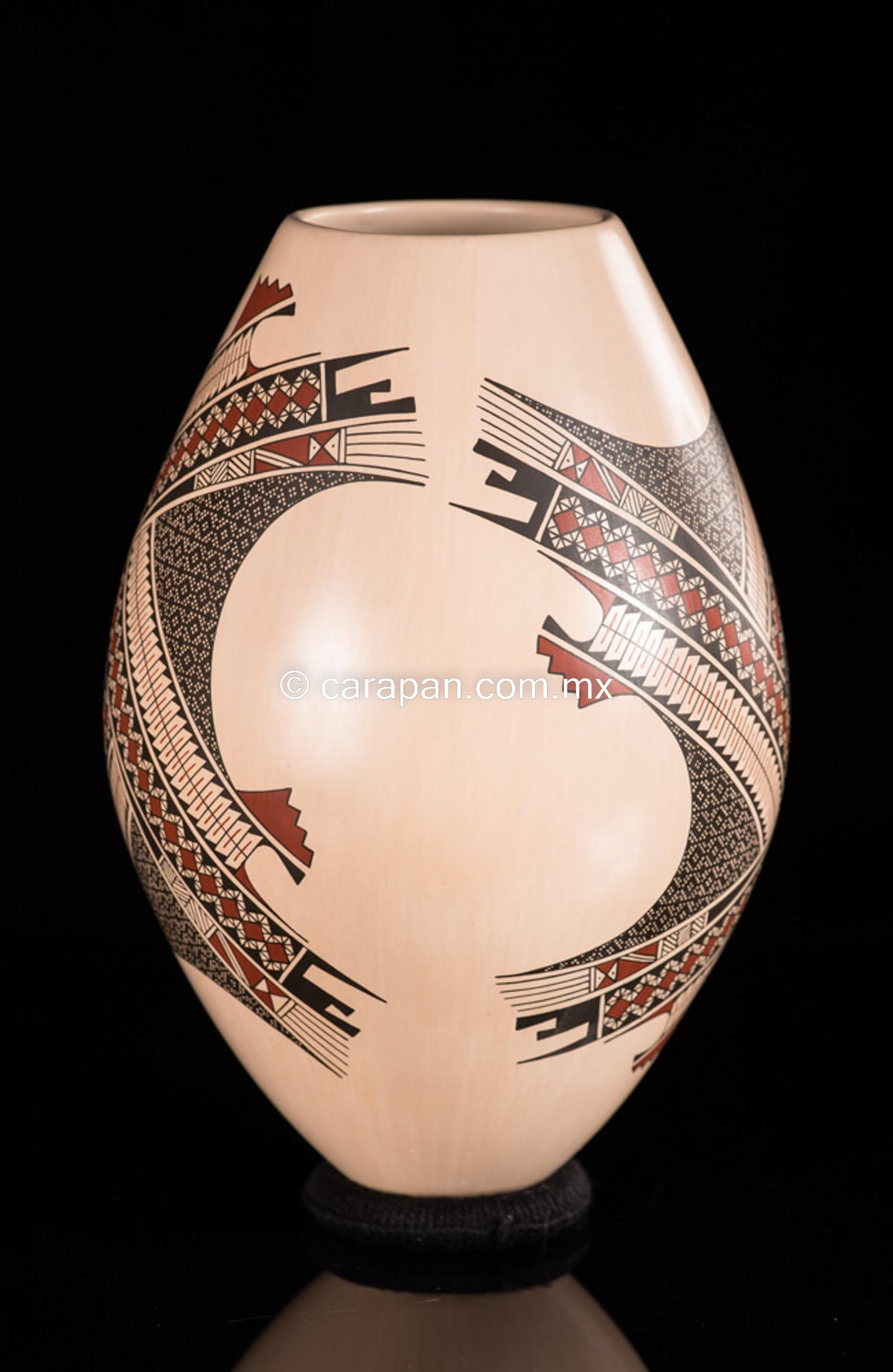 Mata-Ortiz-ceramic-pot-beige-geometric-patterns-