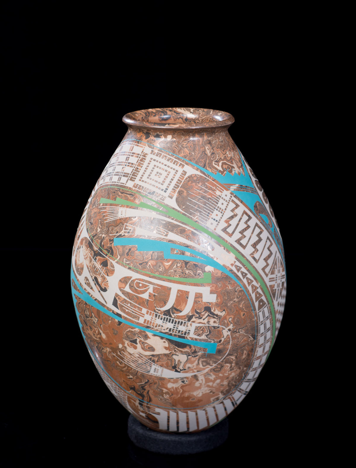 MATA ORTIZ POT marbled with beige green and turquoise pattern by José Hernandez.