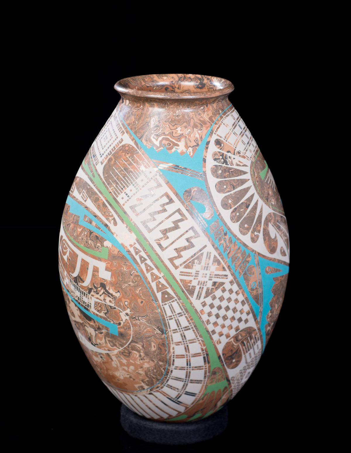 MATA ORTIZ POT marbled with beige green and turquoise pattern by José Hernandez.