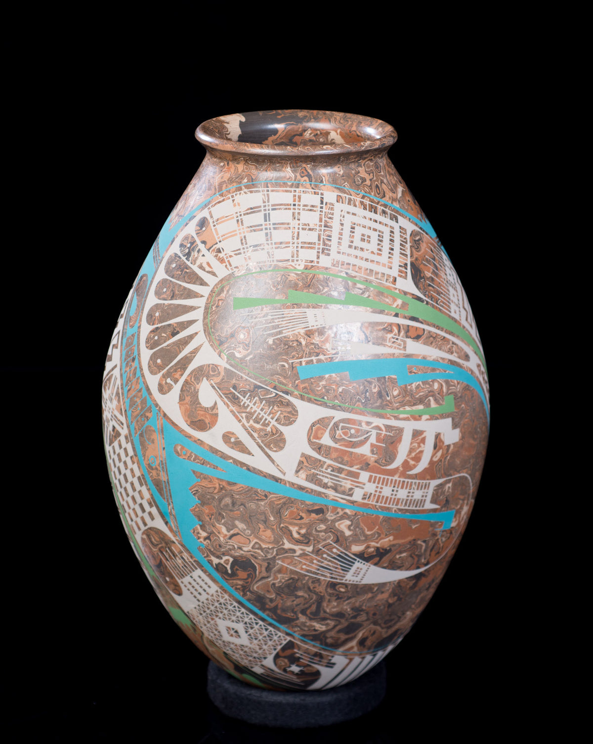 MATA ORTIZ POT marbled with beige green and turquoise pattern by José Hernandez.