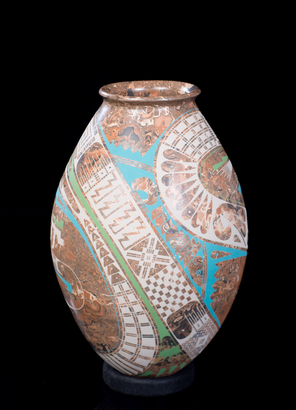 MATA ORTIZ POT marbled with beige green and turquoise pattern by José Hernandez.